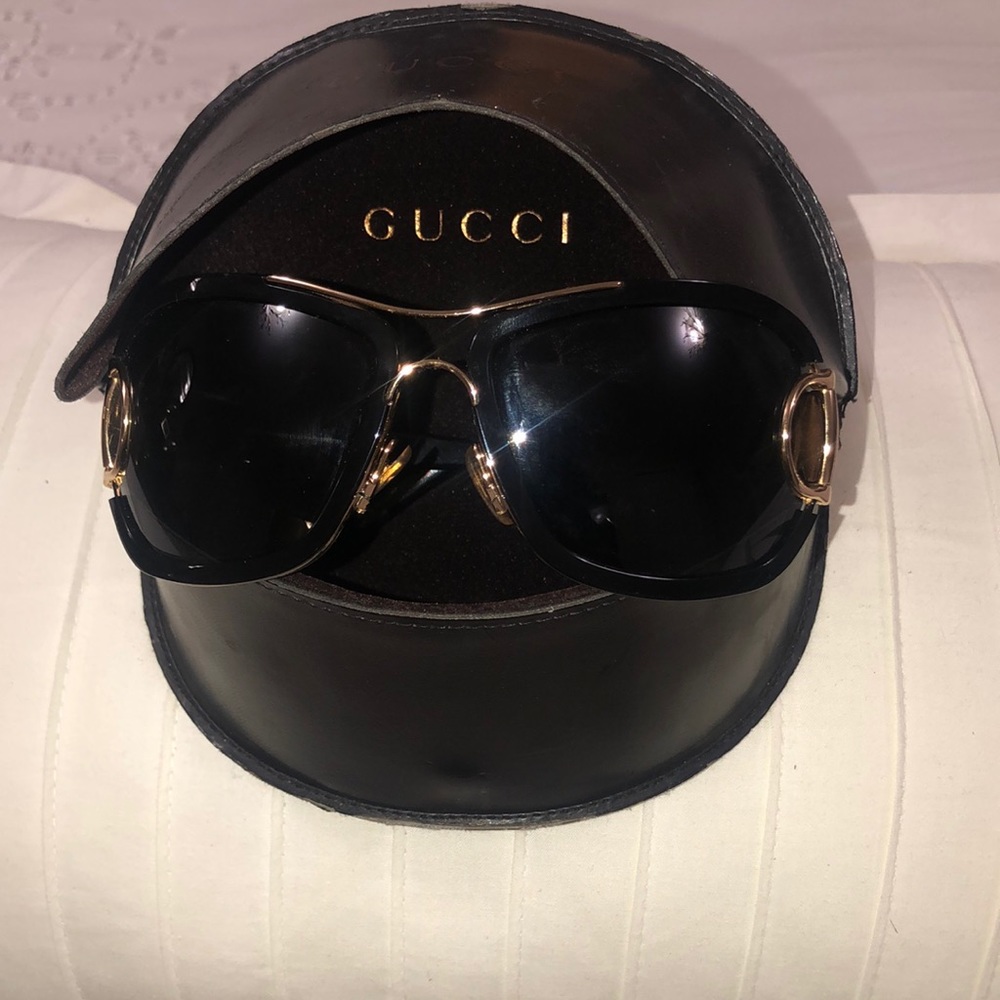 GUCCI Black and Gold Aviator Sunglasses